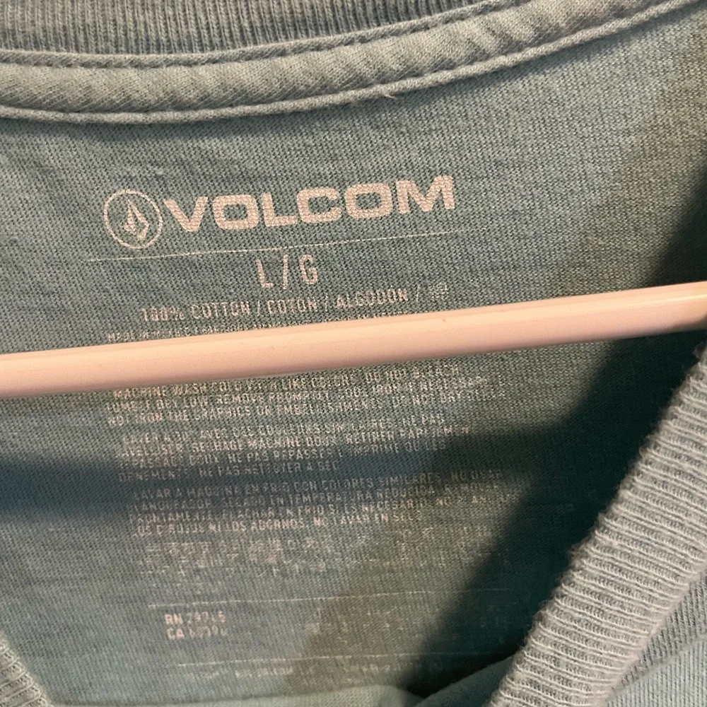 Volcom Men's T-Shirt - Picture 3 of 4